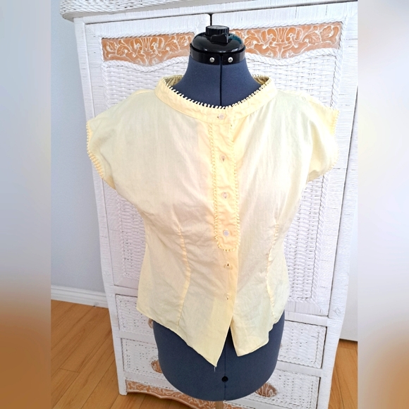VINTAGE Rhoda Lee Light Canary Yellow Short Sleeve Cotton Blouse SZ S - Picture 2 of 11